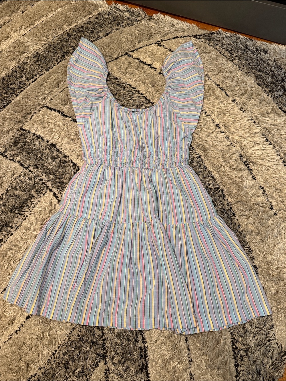 GAP flutter sleeve dress